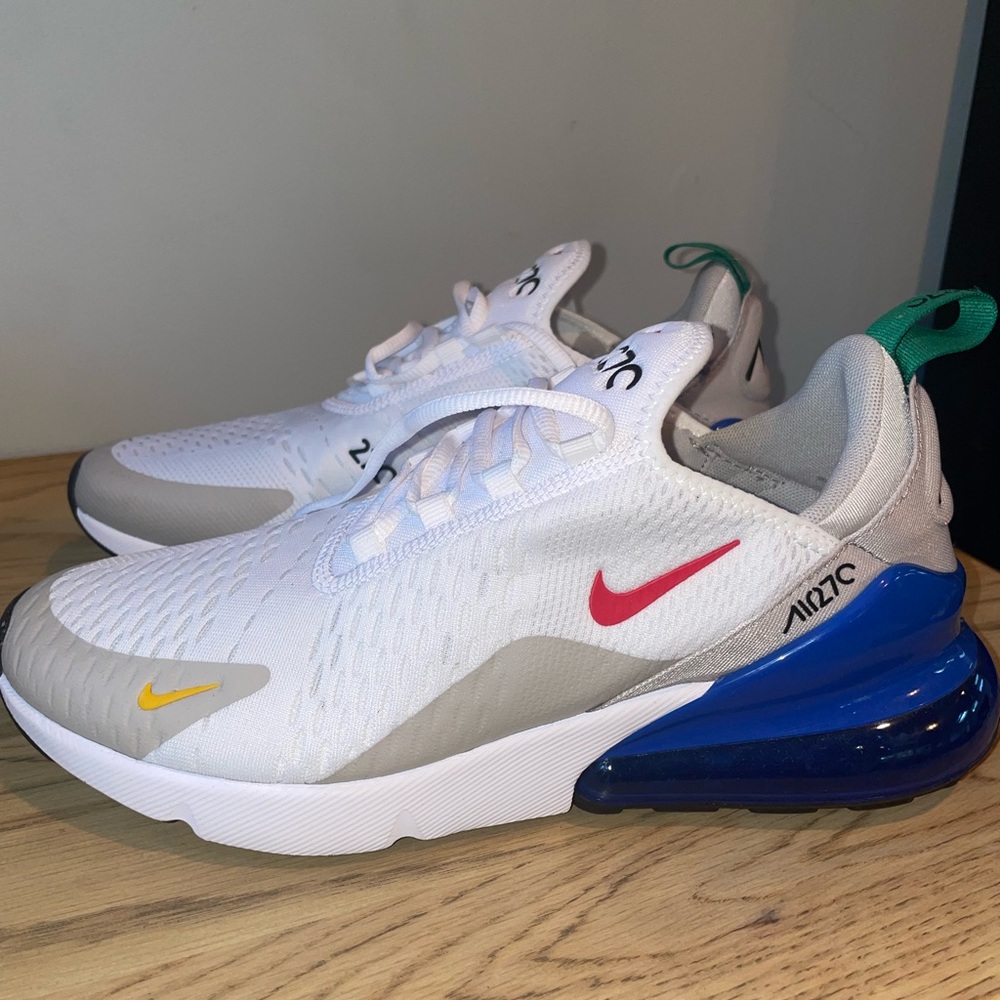 BRAND NEW - NEVER WORN Nike Air Max 270. Size 9